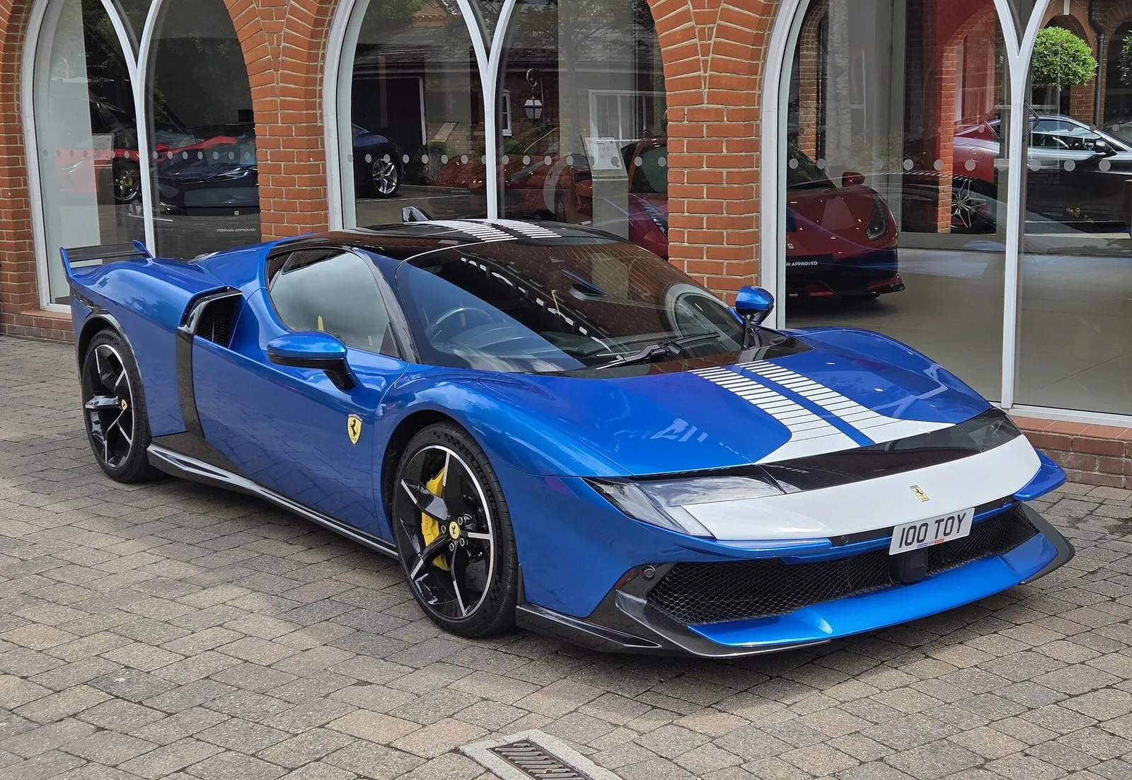 Rent Ferrari 849 Testarossa in Dubai