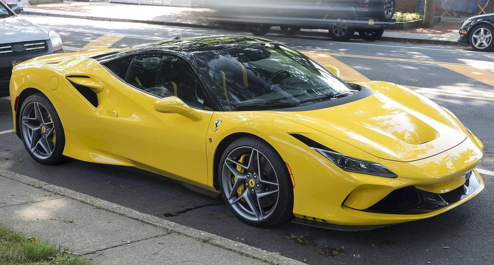 Rent Ferrari F8 in Dubai
